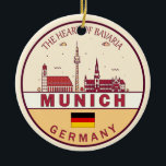 München Tyskland City Skyline Emblem Julgransprydnad Keramik<br><div class="desc">Münchenminimalistisk,  färgstark konstdesign med monument och landmärken i staden Tyskland.</div>