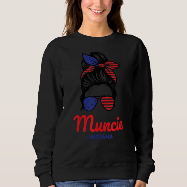 Muncie Indiana Retro Messy Bun T Shirt (Framsida)