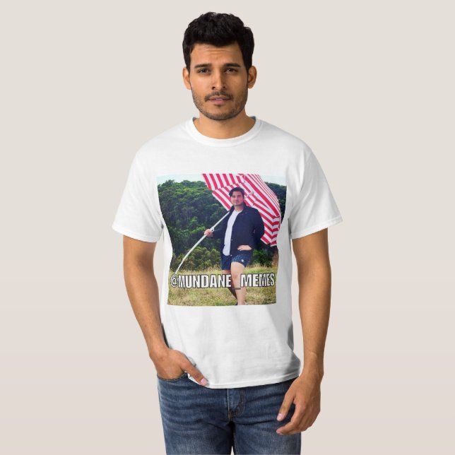 Mundane Meme originalt-skjorta Tee (Hel framsida)