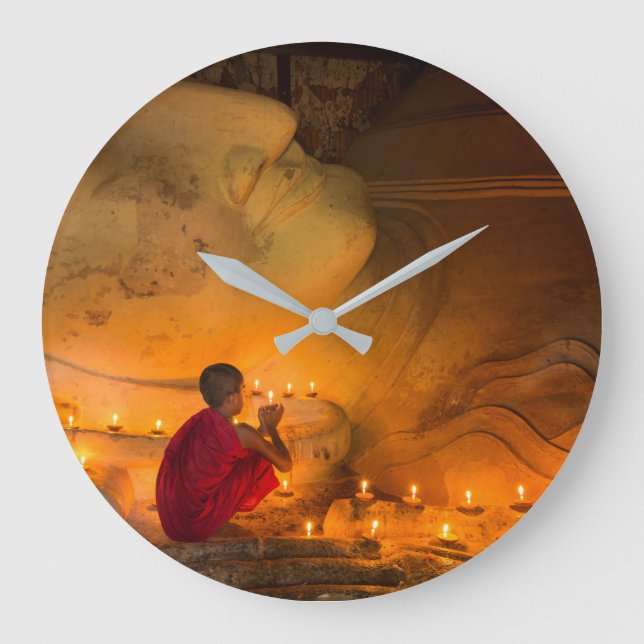 Munk som begär av en buddha stor klocka (Framsida)