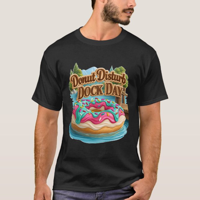 Munk Stör Ej Brygga Dag Rolig Sjø Flytande T Shirt (Framsida)