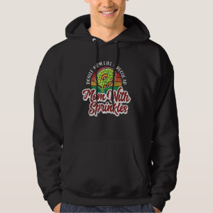 Munkmamma som en vanlig mamma med sprinkles-snack hoodie