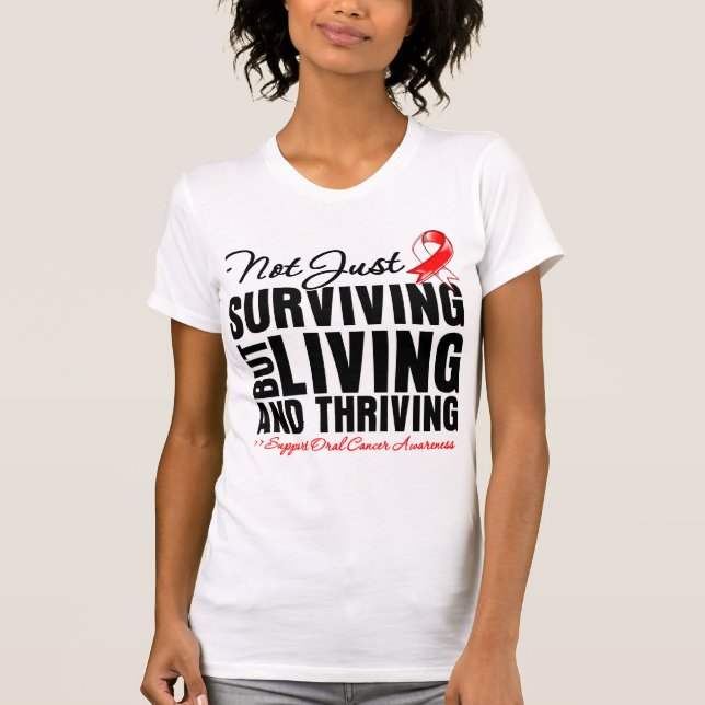 Muntlig cancer som överlever men bor inte precis tee shirt (Framsida)