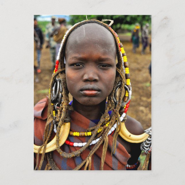 Mursi Girl Wearing Tusk Headdress Vykort (Framsida)
