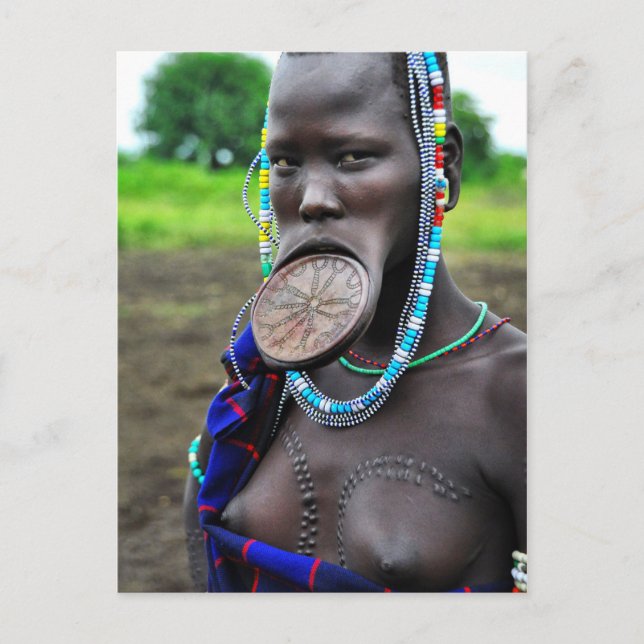 Mursi Woman med läppplanta och förargelse Vykort (Framsida)