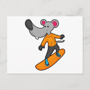 Mus som snowboardåkare med snowboard vykort