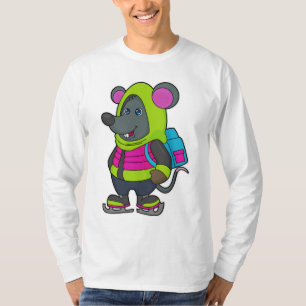 Mus vid Ice-skridskor och ryggsäck.pn T Shirt