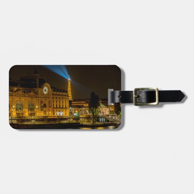 Musée d'Orsay i Paris på natten Bagagebricka (Horisontell Framsida)