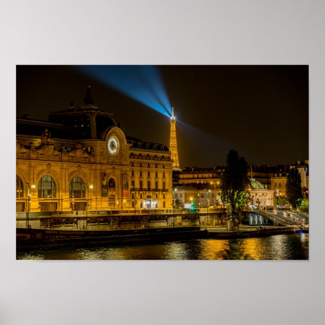 Musée d'Orsay i Paris på natten Poster (Framsidan)