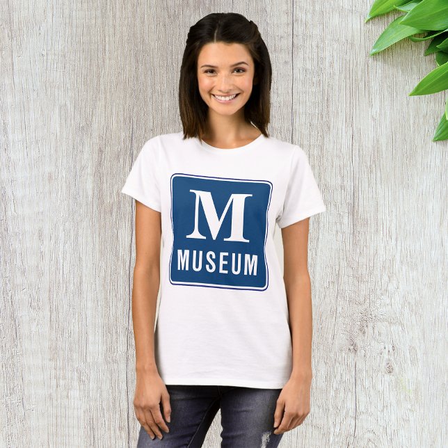 Museum Sign Womens T-Shirt (Skapare uppladdad)