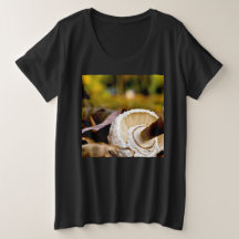 Mushroom är fortfarande liv, var är Alice? T-Shirt
