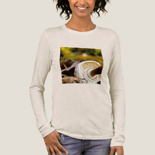 Mushroom är fortfarande liv, var är Alice? T-Shirt