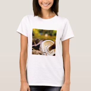 Mushroom är fortfarande liv, var är Alice? T-Shirt