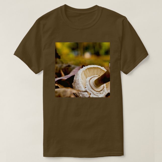 Mushroom är fortfarande liv, var är Alice? T-Shirt (Design framsida)