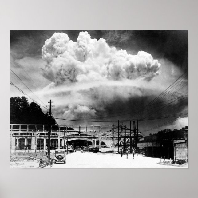Mushroom Cloud over Nagasaki from Koyagi-jima Poster (Framsidan)
