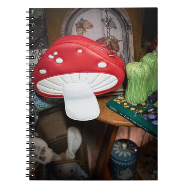 Mushroom Clutch: Enchanted Forest Treasures Anteckningsbok (Framsidan)