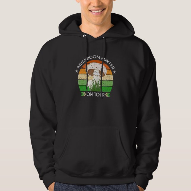 Mushroom Hunter Picker Picking mushrooms while hik Hoodie (Framsida)