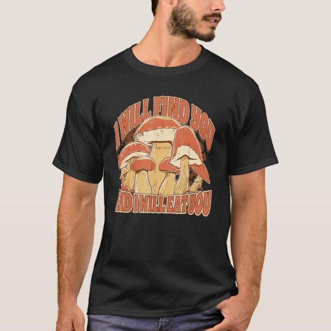 Mushroom Picking  Saying I Will find and eat you T Shirt (Framsida)