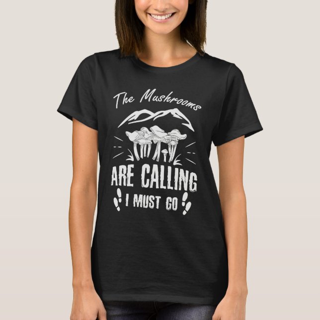 Mushrooms Are Calling I Must Go T Shirt (Framsida)