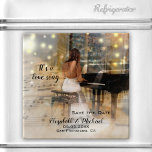 Music Dance Piano Kärlek Sång Spara datum magneter<br><div class="desc">En elegant konstnärlig magnet med dam i en lång vit klänning som spelar musik. Snyggt för ett musiklande par som Spara datum magneter.</div>