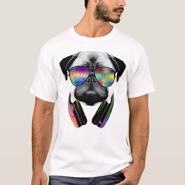 Music lover pug v2 t shirt (Framsida)
