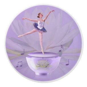 Musik boxas ballerinaen med näckros knopp