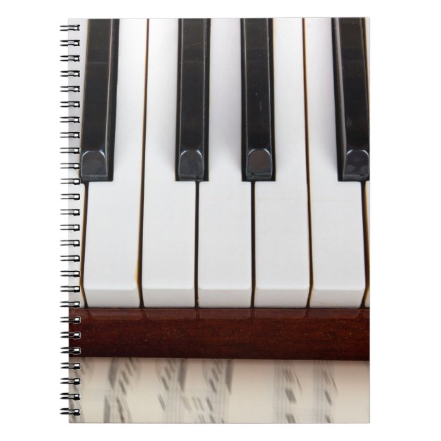 musik noter mot bakgrund av en pianoakustisk anteckningsbok (Framsidan)