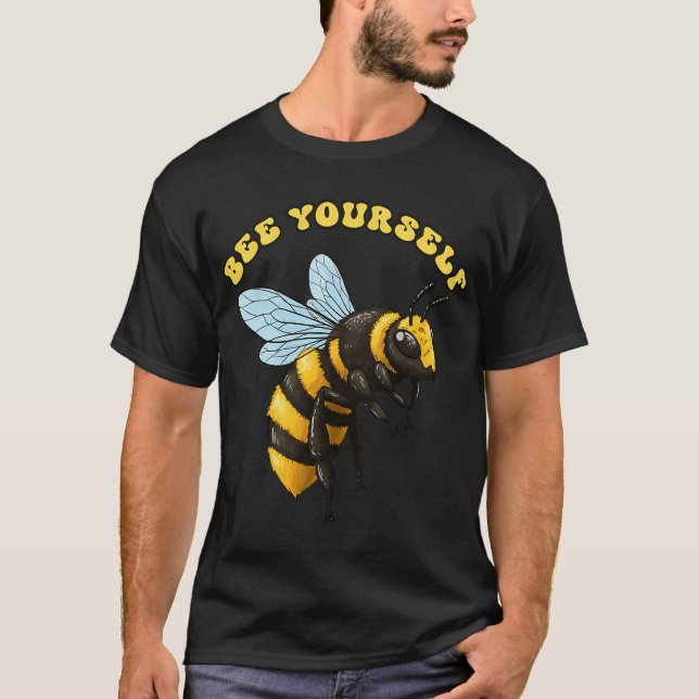 Musikalisk tvättbjörn som spelar gitarr t shirt (Framsida)