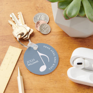 Musikanteckning på Dusty Blue Keychain med Namn Nyckelring