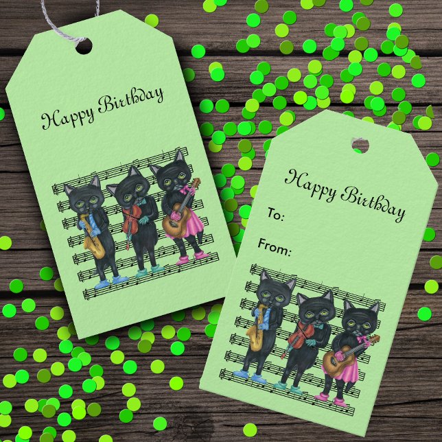 Musikkatter på Sheet Music with Instruments Green Presentetikett (Black Cat musicians playing instruments on sheet music on  green birthday hanging gift tags.)