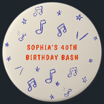 Musiknoter Handritade Illustrationer 40-årsdag Knapp<br><div class="desc">Roliga och fantasifulla handritade 40-årsfirande knappar med lekfulla illustrationer av musiknoter och stjärnor. Perfekt tillägg till en firad pianokväll!</div>