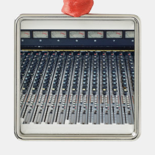 Musiksoundboardljud stiger ombord blandaren julgransprydnad metall