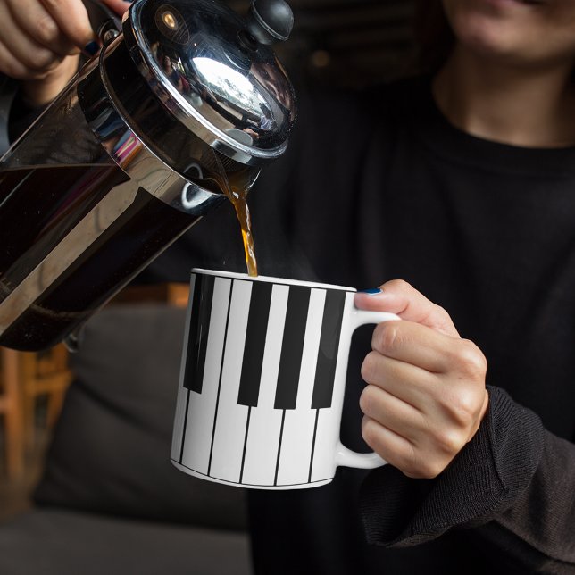 Musiktemat piano nycklar kaffemugg (coffee and piano)
