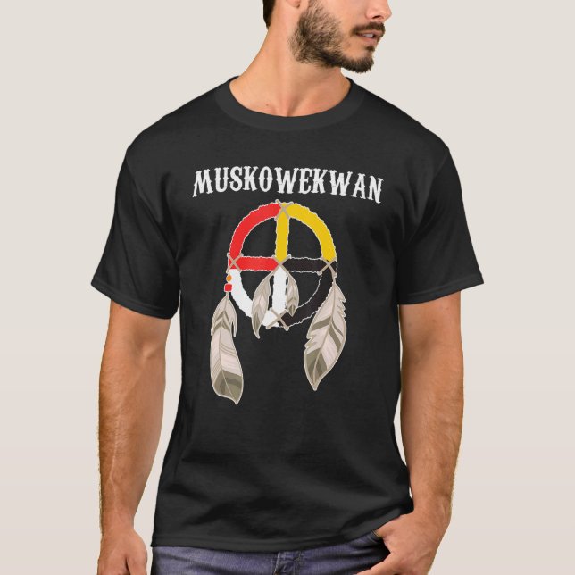 Muskowekwan Saulteaux People Native American Medic T Shirt (Framsida)