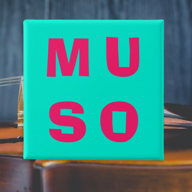 Muso Musiker Djärv Musik Tematisk Aqua Fuchsia Knapp (A button for musicians with 'Muso' (a musician or music lover) in bright pink on vibrant turquoise)