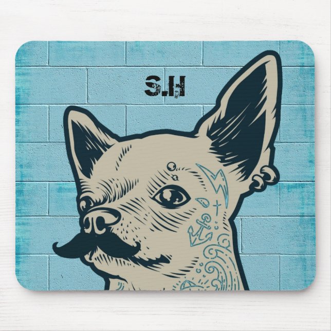 Mustache Chihuahua Graffiti Wall Monogram Musmatta (Framsidan)