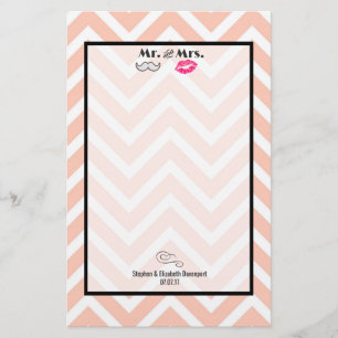 Mustache & Läppar Mr. & Mrs Peach Chevron Bröllop Brevpapper