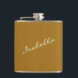 Mustang Guld Elegant Skript Namn Bröllopsfest  Fickplunta<br><div class="desc">Fira i stil med denna senapsgula guldflaska med elegant skript-teckensnitt. Perfekt för möhippor,  brud shower och brudtärnegåvor,  denna stilrena design gör en minnesvärd souvenir. Ett bra val för bröllopsfest gåvor,  tjejresor eller en rolig kväll ute. Denna trendiga flaska är både praktisk och modeinriktad för alla firanden.</div>