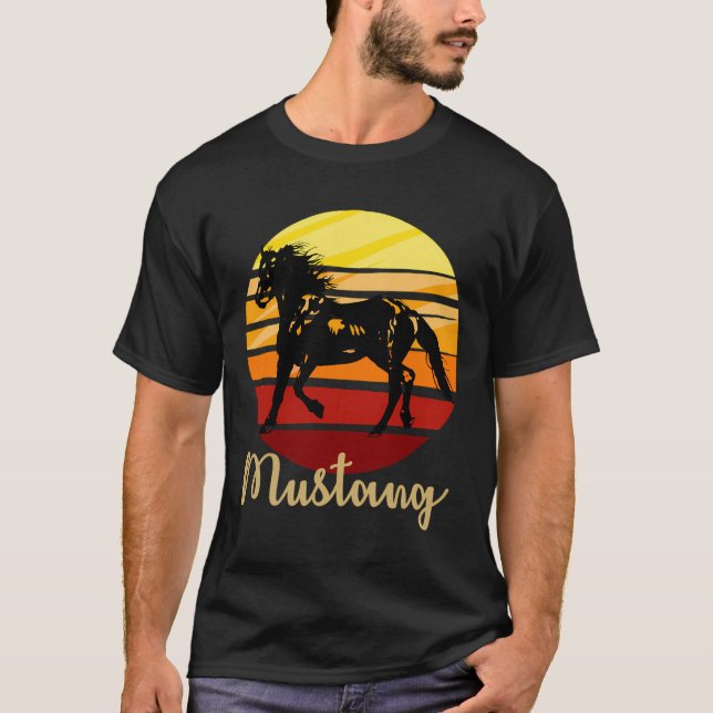 Mustang Horse Running in Sunset T Shirt (Framsida)