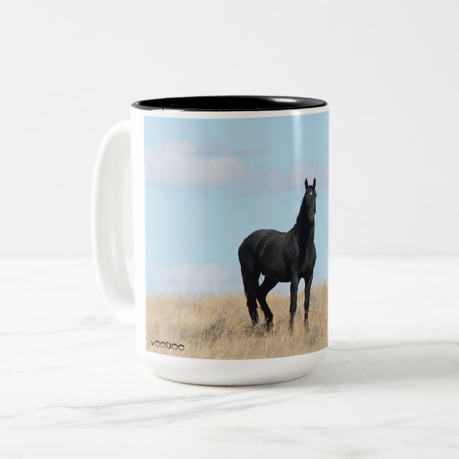 Mustang Vild Black Stallion och Cloud BeverageMug  Två-Tonad Mugg (Framsida vänster)