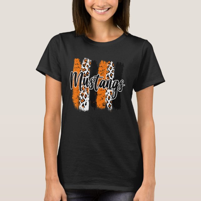 Mustangs School Sports Fan Team Spirit Mascot T Shirt (Framsida)