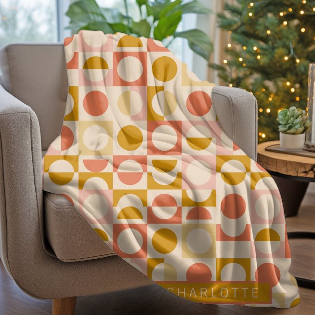 Mustard Rosa Cream Mönster Personlig Fleecefilt (Mustard Pink Cream Pattern Personalized Fleece Blanket from Ricaso. Add own name, perfect gift idea)