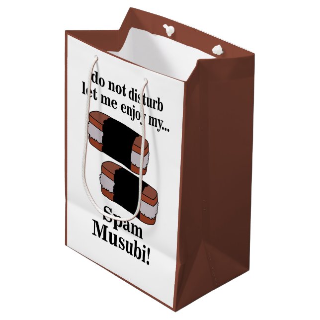 Musubi Låt mig glädjas över min skräppostmusei (Framsidan Vinklad)