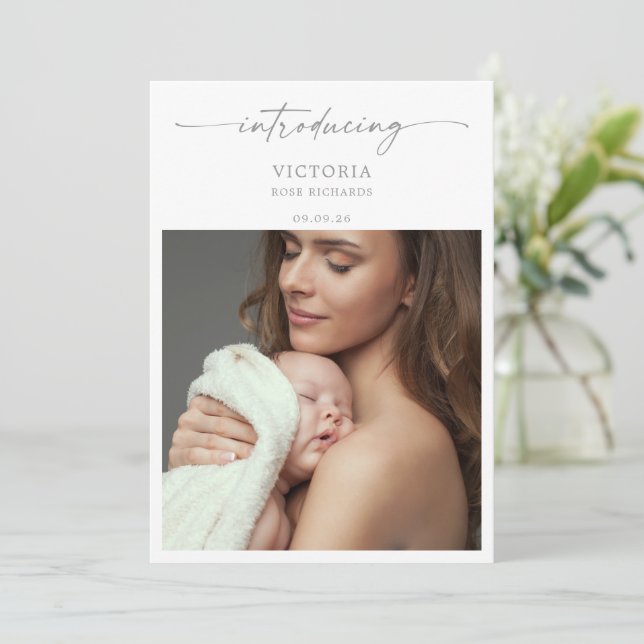 Muted Gray Minimalist Photo Baby Announcement Card Inbjudningar (Stående Fram)