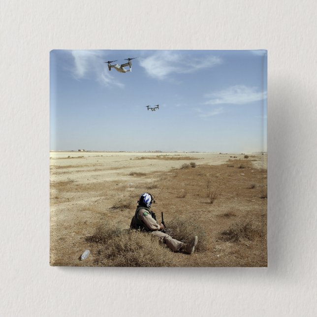 MV-22B Ospreys flyger över amerikansk sjukhuskorpi Knapp (Framsida)