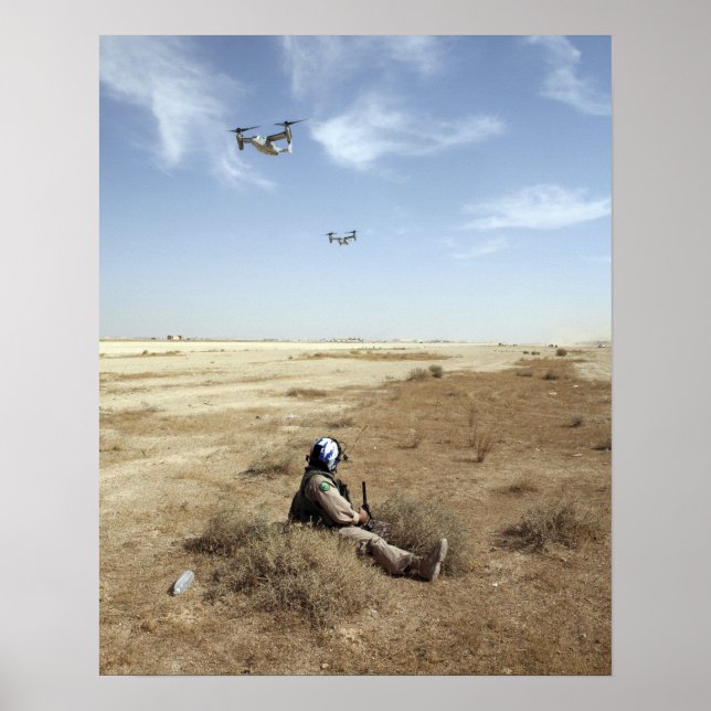 MV-22B Ospreys flyger över amerikansk sjukhuskorpi Poster (Framsidan)