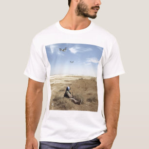 MV--22Bfiskgjuser flyger över US-marinsjukhuset T-shirt