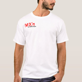 MX'n braaputslagsplats i rött T-shirt