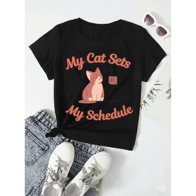 My Cat Sets My Schedule | Funny WFH Boss Humor T Shirt (Skapare uppladdad)