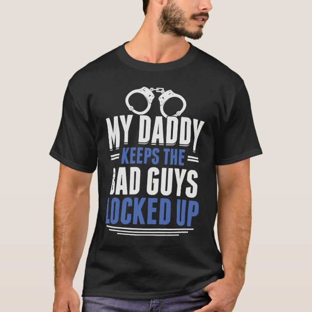 My Daddy Keeps The Bad Guys Locked Up Police Offic T Shirt (Framsida)